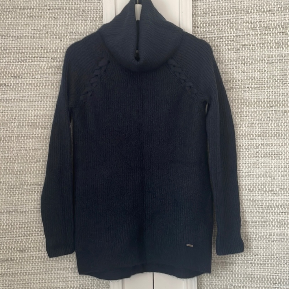 Like new Hollister sweater.